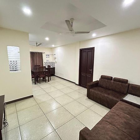 K V Suites Kochi Exteriör bild