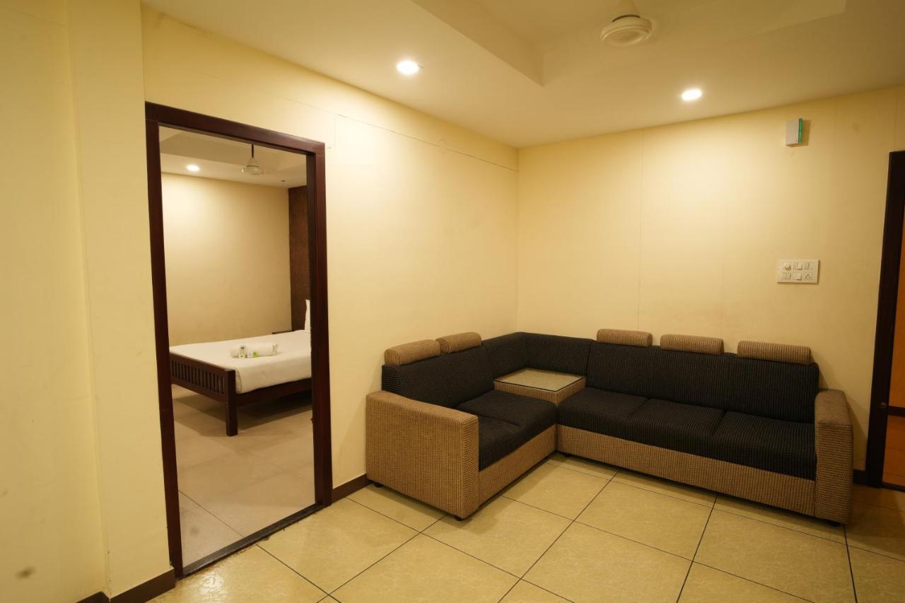 K V Suites Kochi Exteriör bild