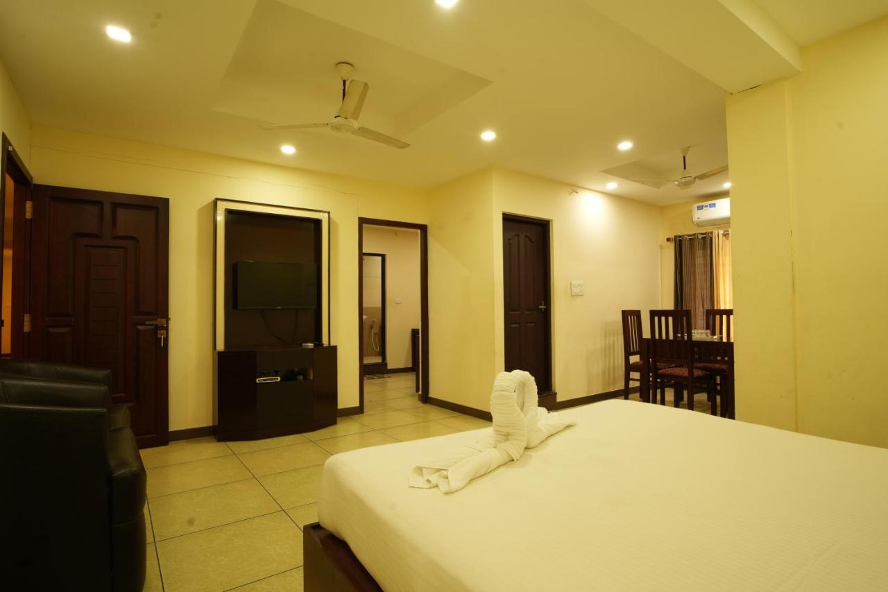 K V Suites Kochi Exteriör bild