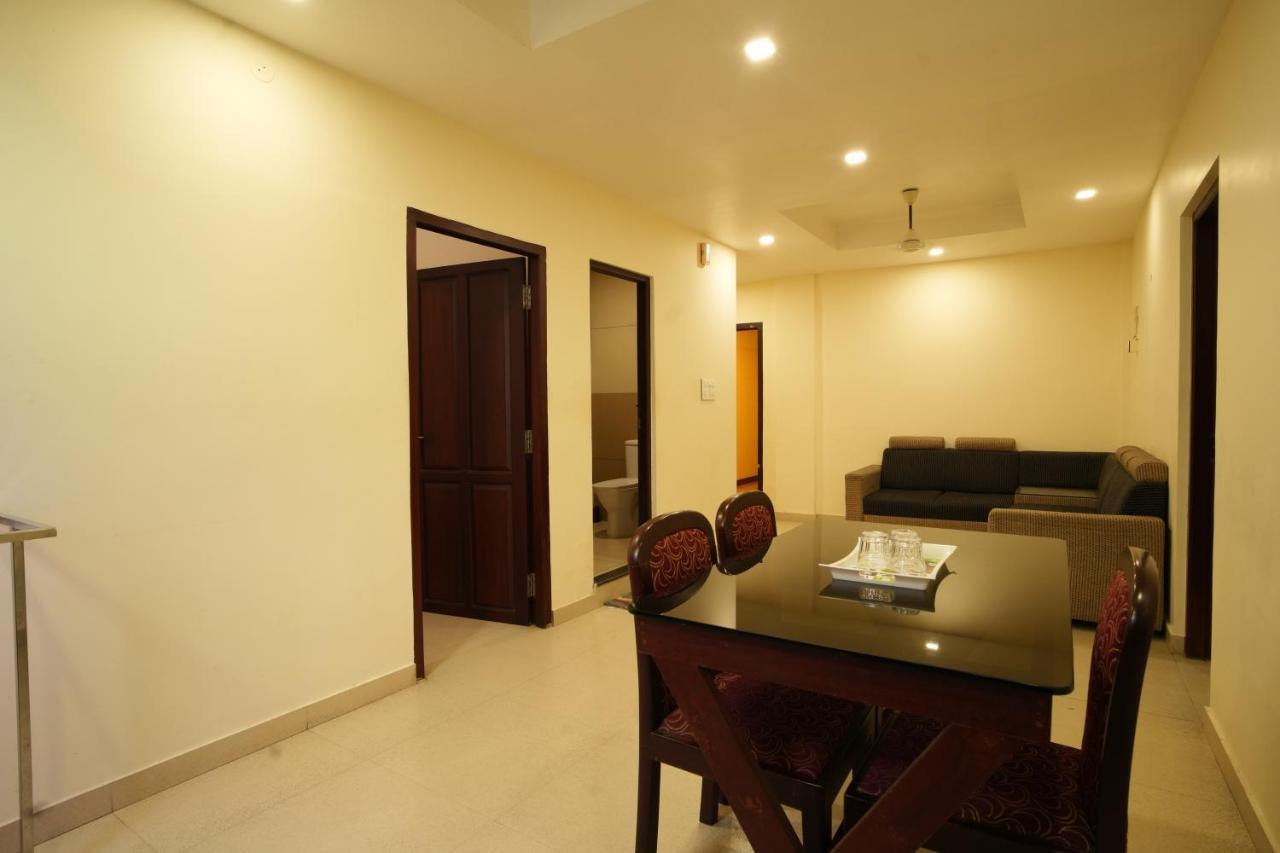 K V Suites Kochi Exteriör bild