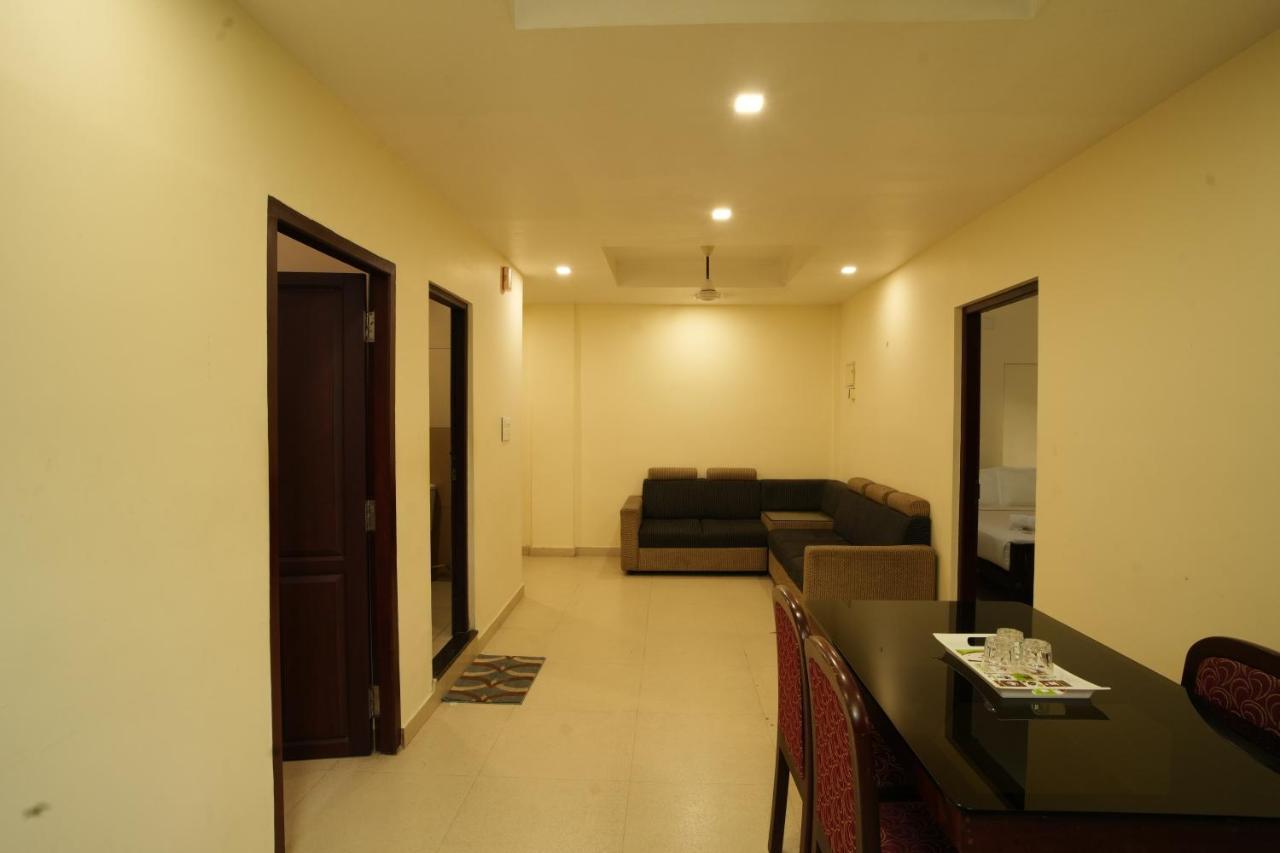 K V Suites Kochi Exteriör bild
