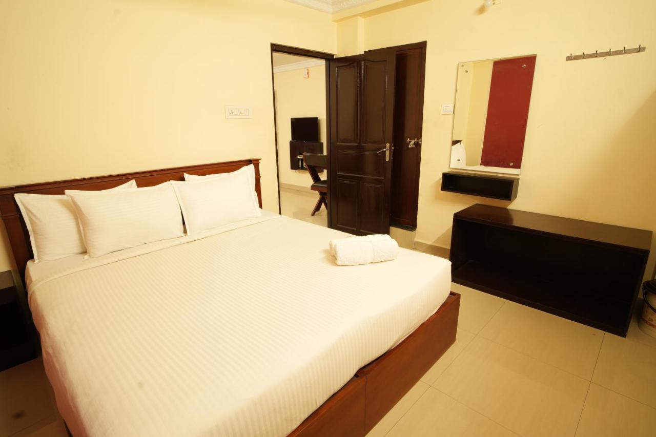 K V Suites Kochi Exteriör bild