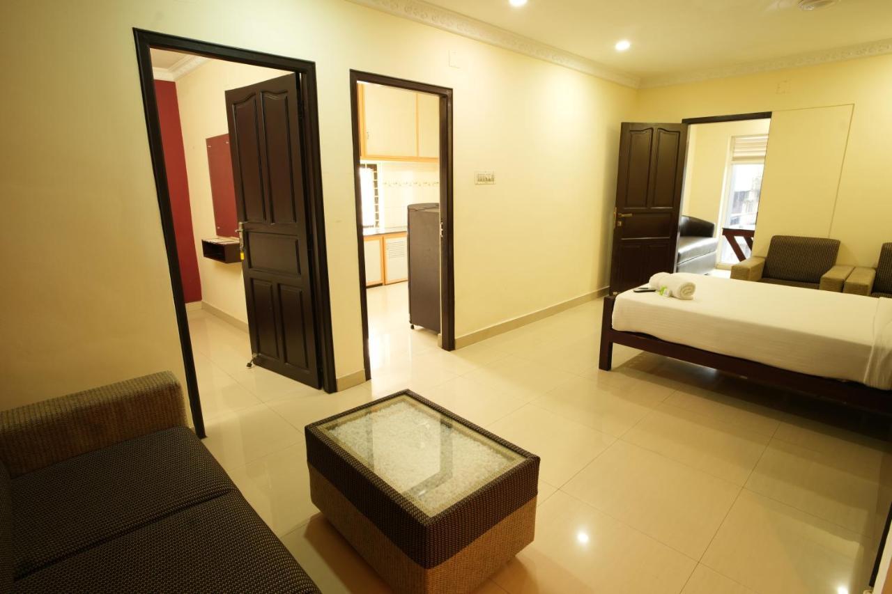 K V Suites Kochi Exteriör bild