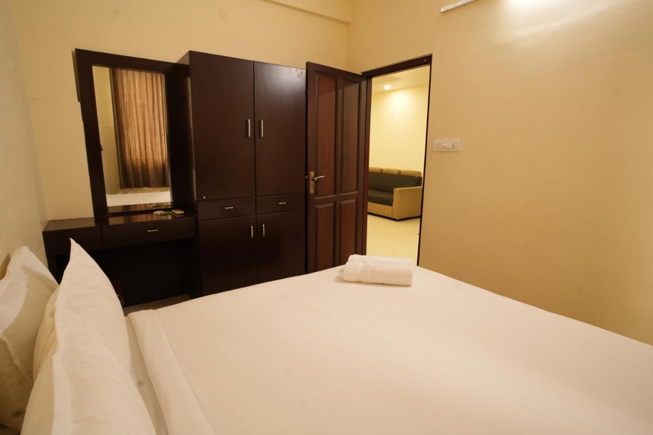 K V Suites Kochi Exteriör bild