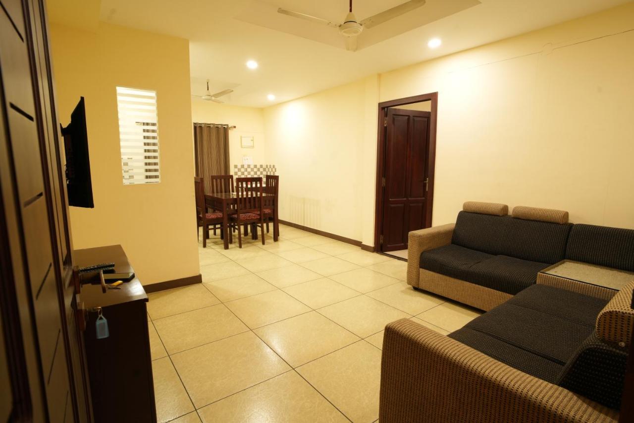 K V Suites Kochi Exteriör bild