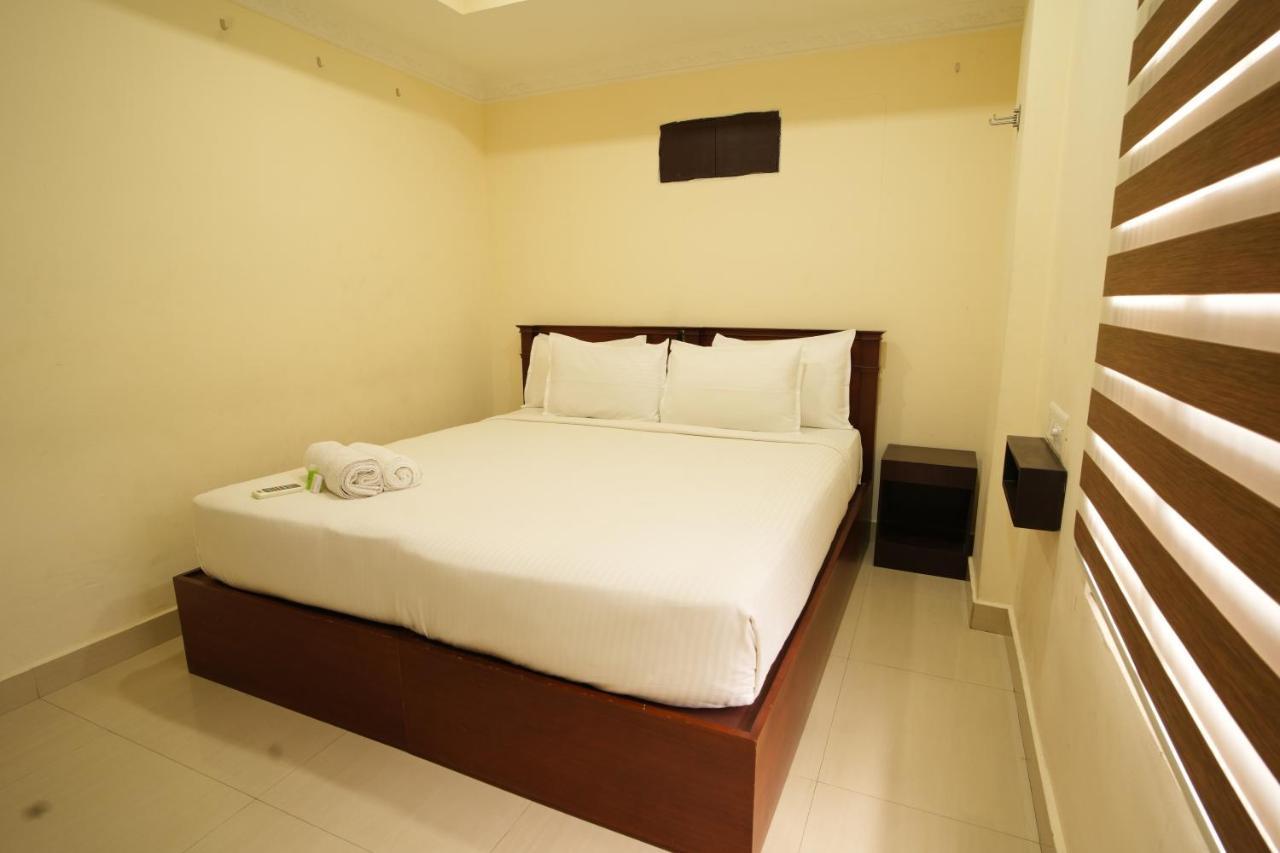 K V Suites Kochi Exteriör bild