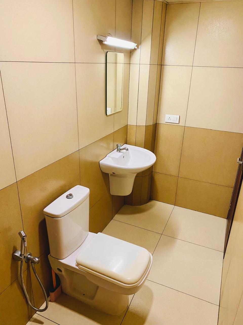 K V Suites Kochi Exteriör bild