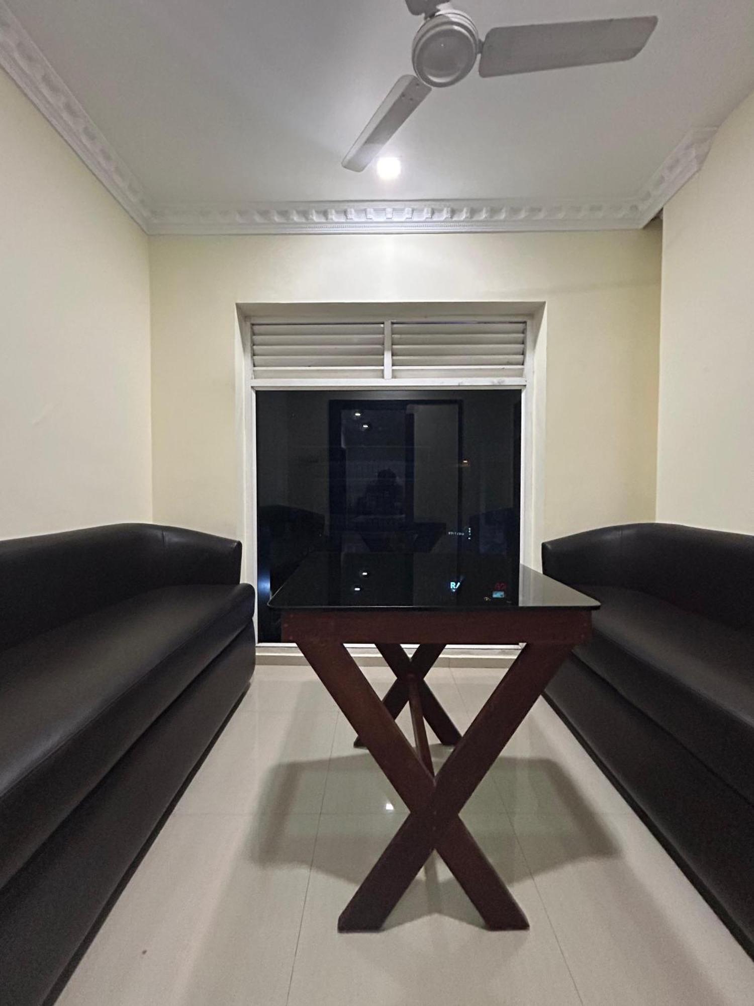 K V Suites Kochi Exteriör bild