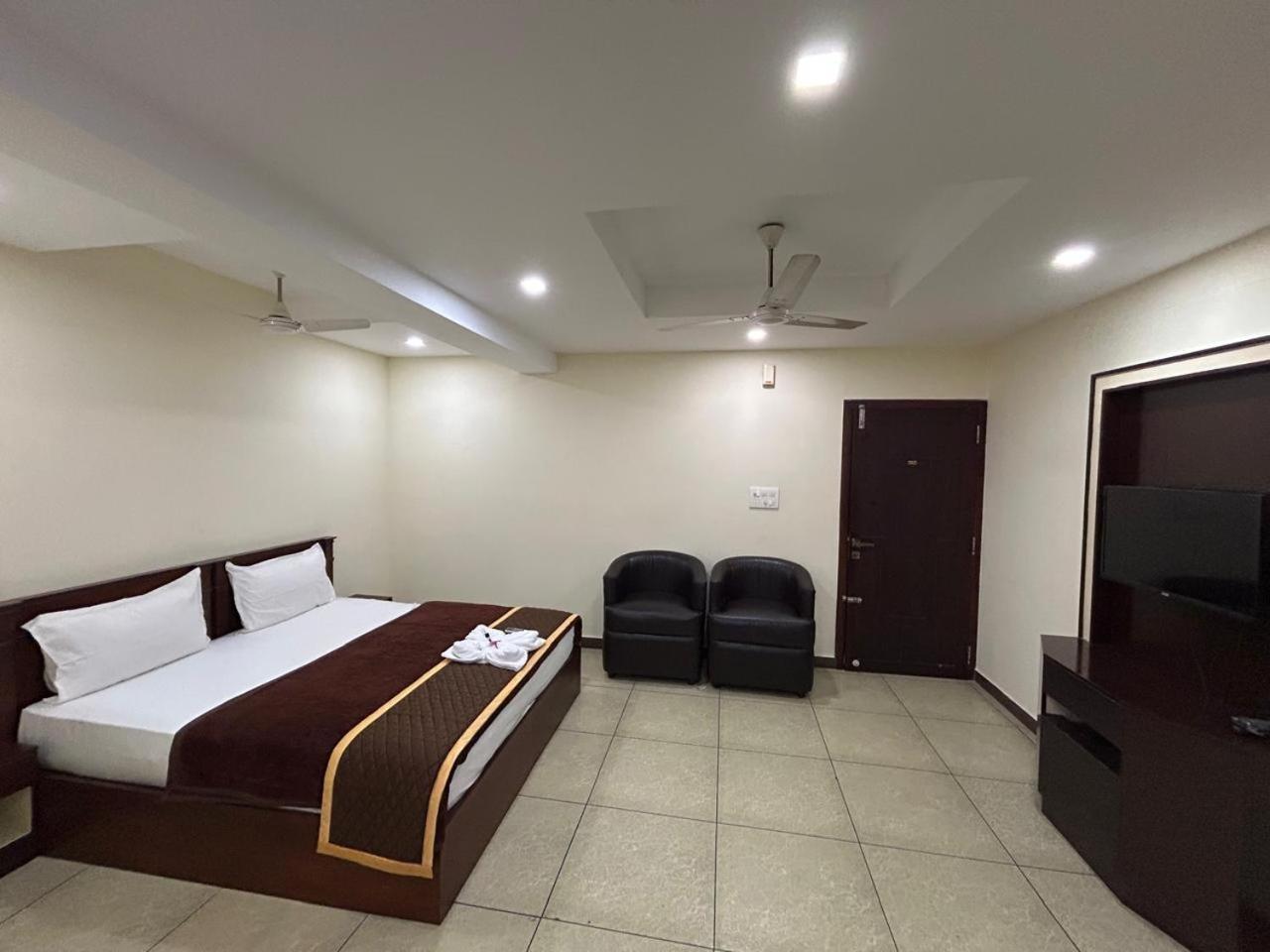 K V Suites Kochi Exteriör bild