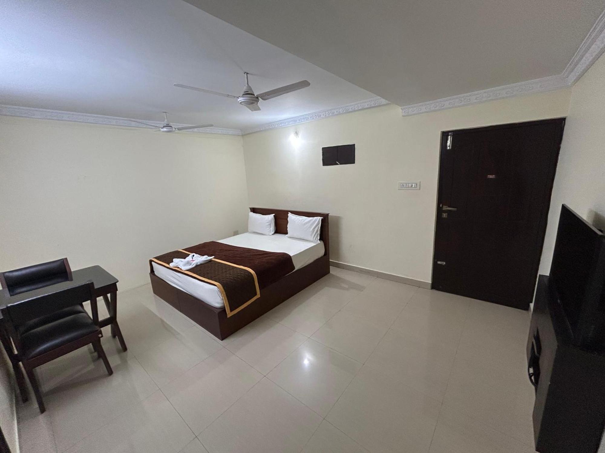 K V Suites Kochi Exteriör bild