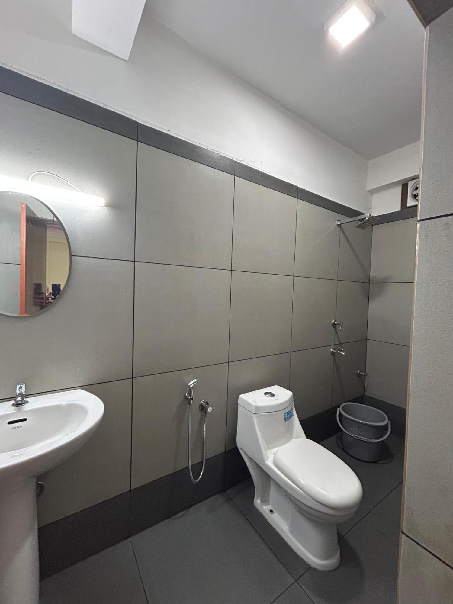 K V Suites Kochi Exteriör bild