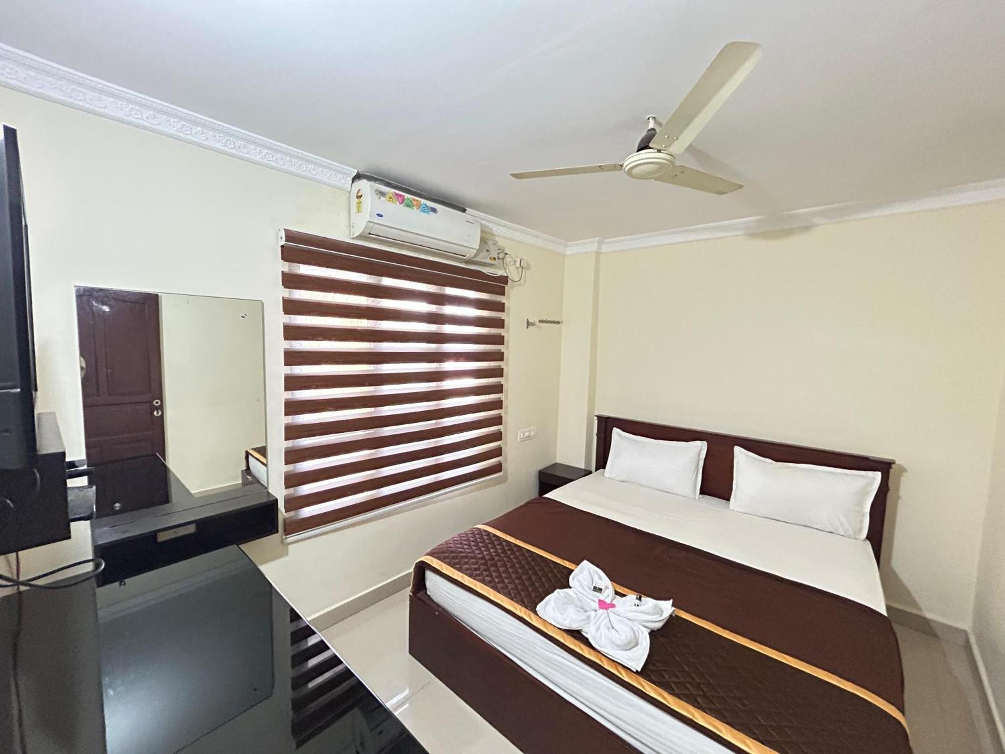 K V Suites Kochi Exteriör bild